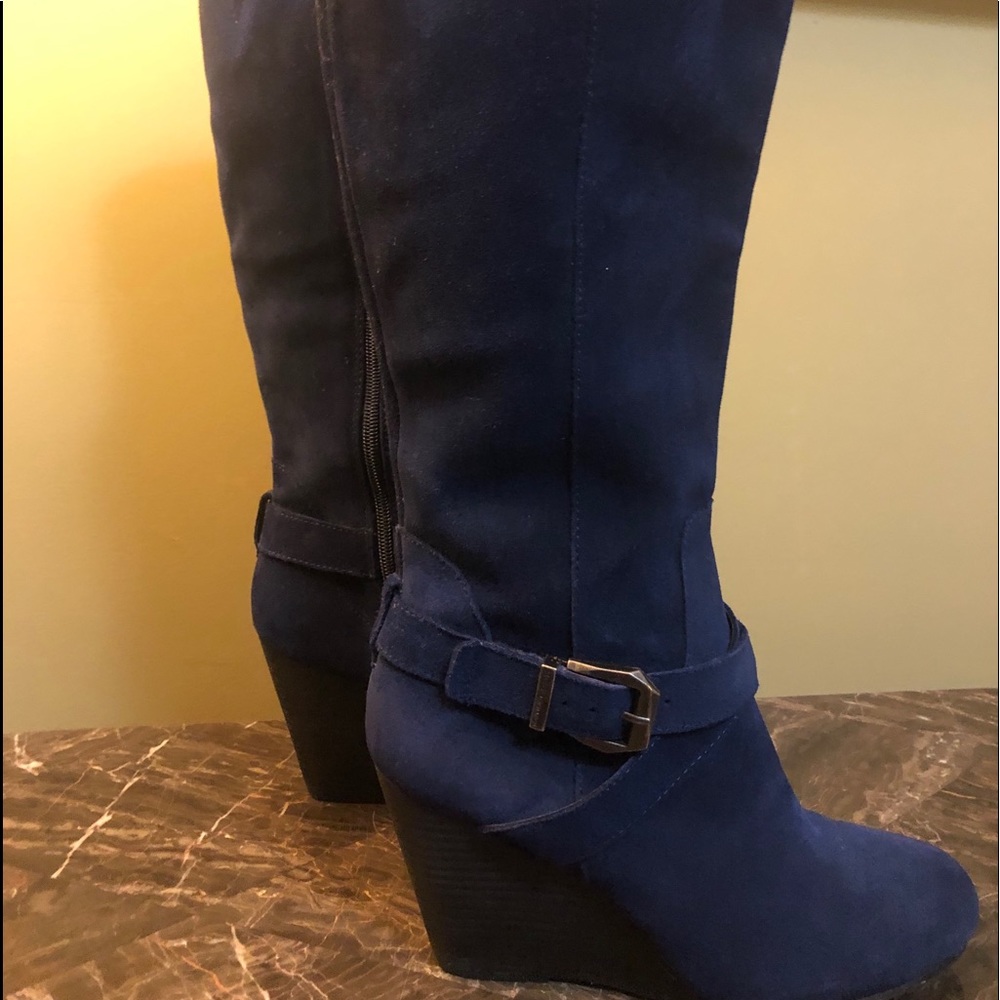 Bcbg navy wedge boots